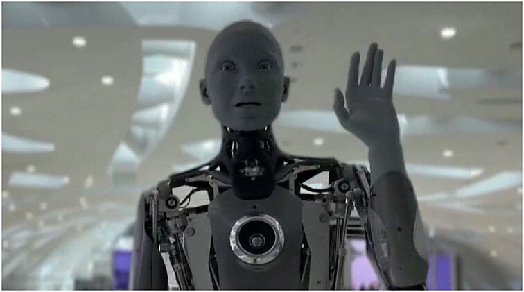 Dirbtinis intelektas Dubajuje: muziejaus lankytojus pasitinka ir edukacines pamokas veda robotas