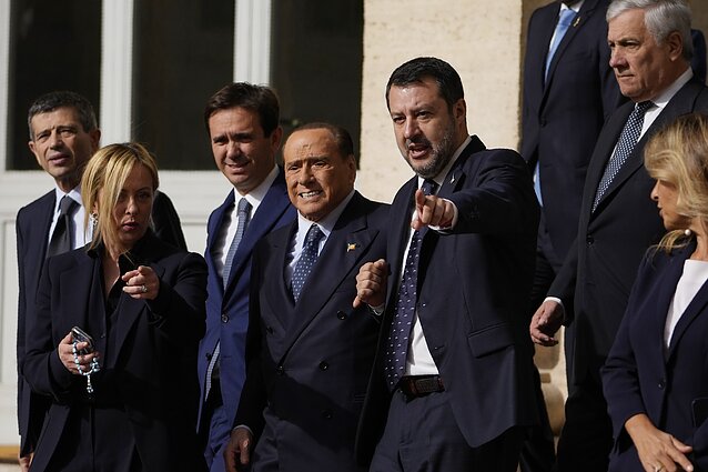 Vykstant deryboms dėl naujos Italijos Vyriausybės, Berlusconi giriasi atnaujinęs santykius su Putinu