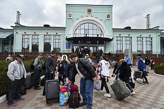 Rusų iš Chersono per prievartą į Krymą deportuojami ukrainiečiai