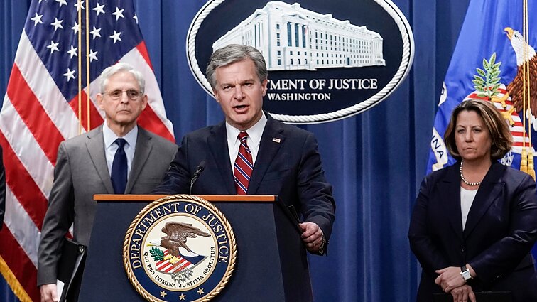 Žinios. JAV teisėsauga pristatė tris bylas, kuriose šnipinėjimu bei spaudimo darymu kaltinami 13 Kinijos agentų