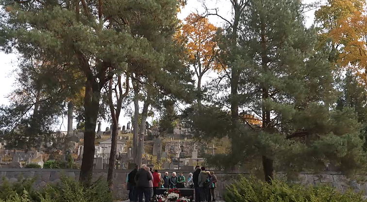 Jak się masz, sąsiedzie? Portret Alicji Marii Klimaszewskiej, czyli jak grupa inteligentów postanowiła ratować cmentarz na Rossie