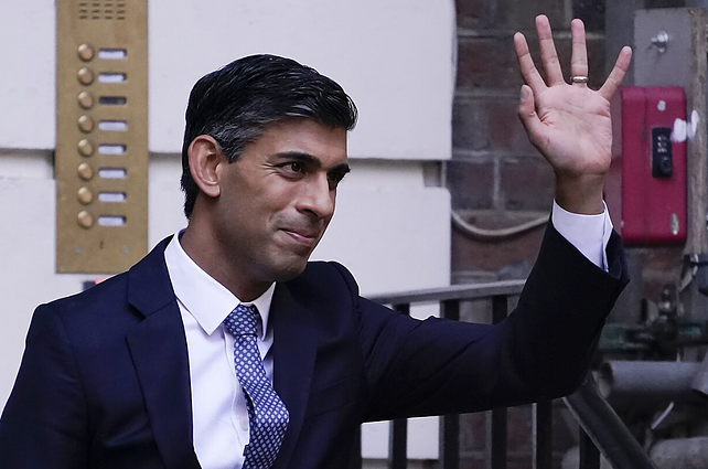 Žinios. JK premjerę Liz Truss pakeitė naujoji konservatorių vyriausybės galva Rishi Sunakas