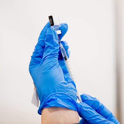 Sveikata. Norintiems pasiskiepyti nuo COVID-19 – kantrybės išbandymas: naujos vakcinos medžioklė gali trukti ir mėnesį