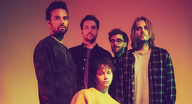 Pirmą kartą Lietuvoje koncertuosiantys „Nothing But Thieves“: jei galime nesudėtingai emigruoti į jūsų šalį, praneškite