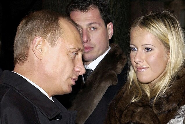Vladimiras Putinas ir Ksenija Sobčiak 2003 metais Vladimiras Putinas ir Ksenija Sobčiak 2003 metais