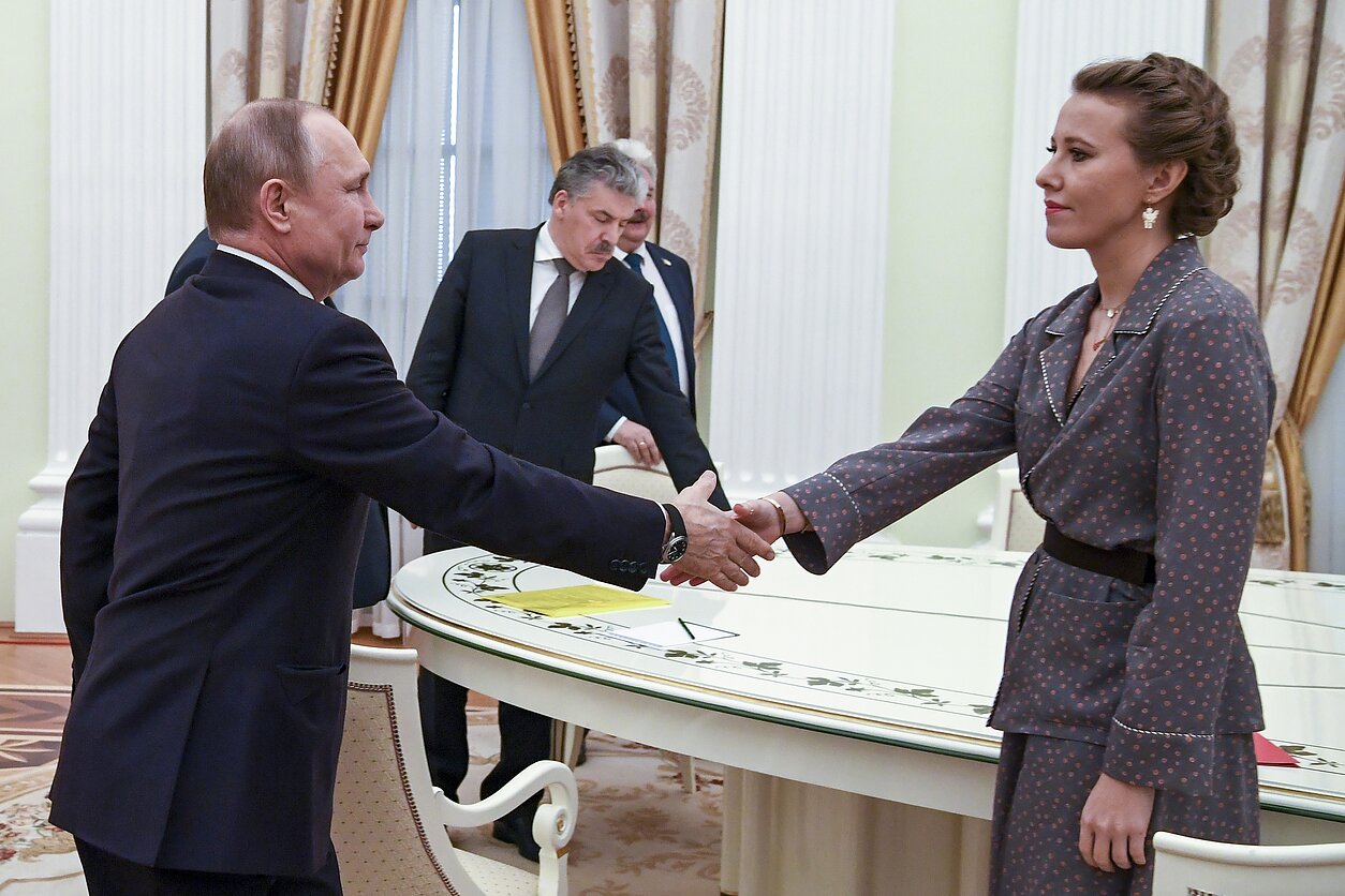 Ksenija Sobčiak ir Vladimiras Putinas 2018 metais Ksenija Sobčiak ir Vladimiras Putinas 2018 metais