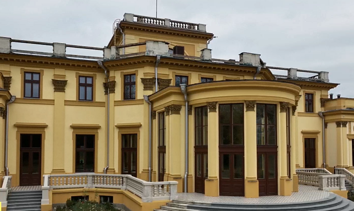 Atsinaujinęs Trakų Vokės dvaras: restauratorė pristato vidaus interjerą