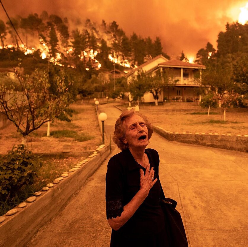 Konstantinos'o Tsakalidis'o nuotr., World Press Photo konkurso laureatas. Evijos salos laukinis gaisras