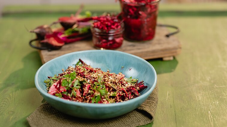 Korėjietiškos burokėlių ir kaliaropių salotos, kurios ilgai neužsiliks nesuvalgytos