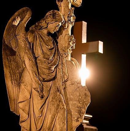 Santara. Audycja w języku polskim. Dziś Wszystkich Świętych. Dzień zadumy nad tajemnicą życia i śmierci