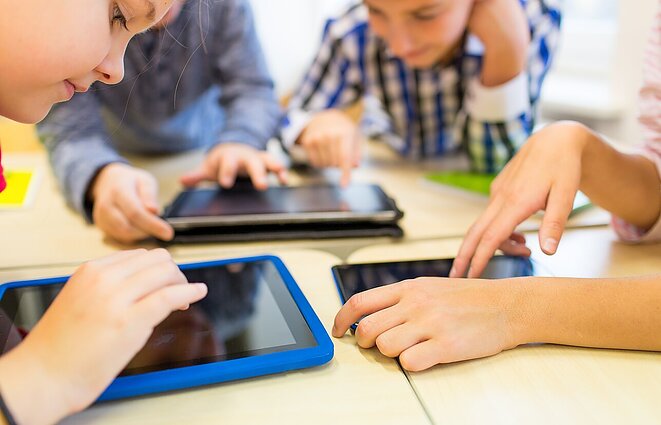 Profesorė apie technologijų poveikį mažiausiems: tėvai duoda į rankas ekraną, o užaugus tinginiais vadina
