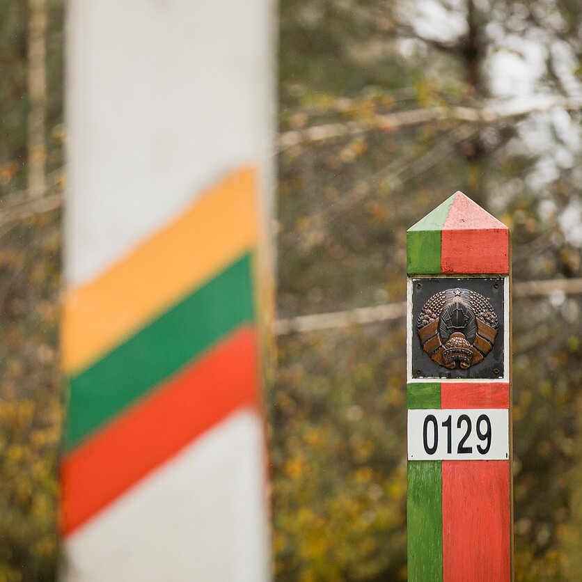 J. Stacevičiaus / LRT nuotr., Druskininkų pasienio užkardos ruože pradėti fizinio barjero įrengimo darbai