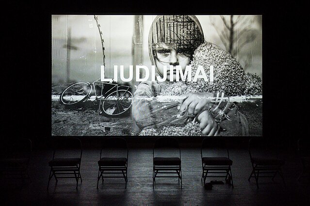 Kadras iš spektaklio „Liudijimai“