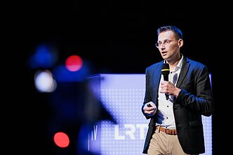 Saulius Damulevičius LRT darbuotojams surengtoje konferencijoje Saulius Damulevičius LRT darbuotojams surengtoje konferencijoje