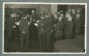 Karo aviacijos kariai atlieka radijo vaidinimą „Povilas Lukšys“. 1938 m. Karo aviacijos kariai atlieka radijo vaidinimą „Povilas Lukšys“. 1938 m.