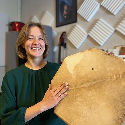 Teramuzika. Etninės dainavimo tradicijos ir jų psichoterapinis poveikis. Pokalbis su dainininke, doc. dr. Brigita Bublyte