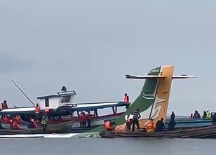 Tanzanijoje keleivinis lėktuvas įkrito į Viktorijos ežerą 