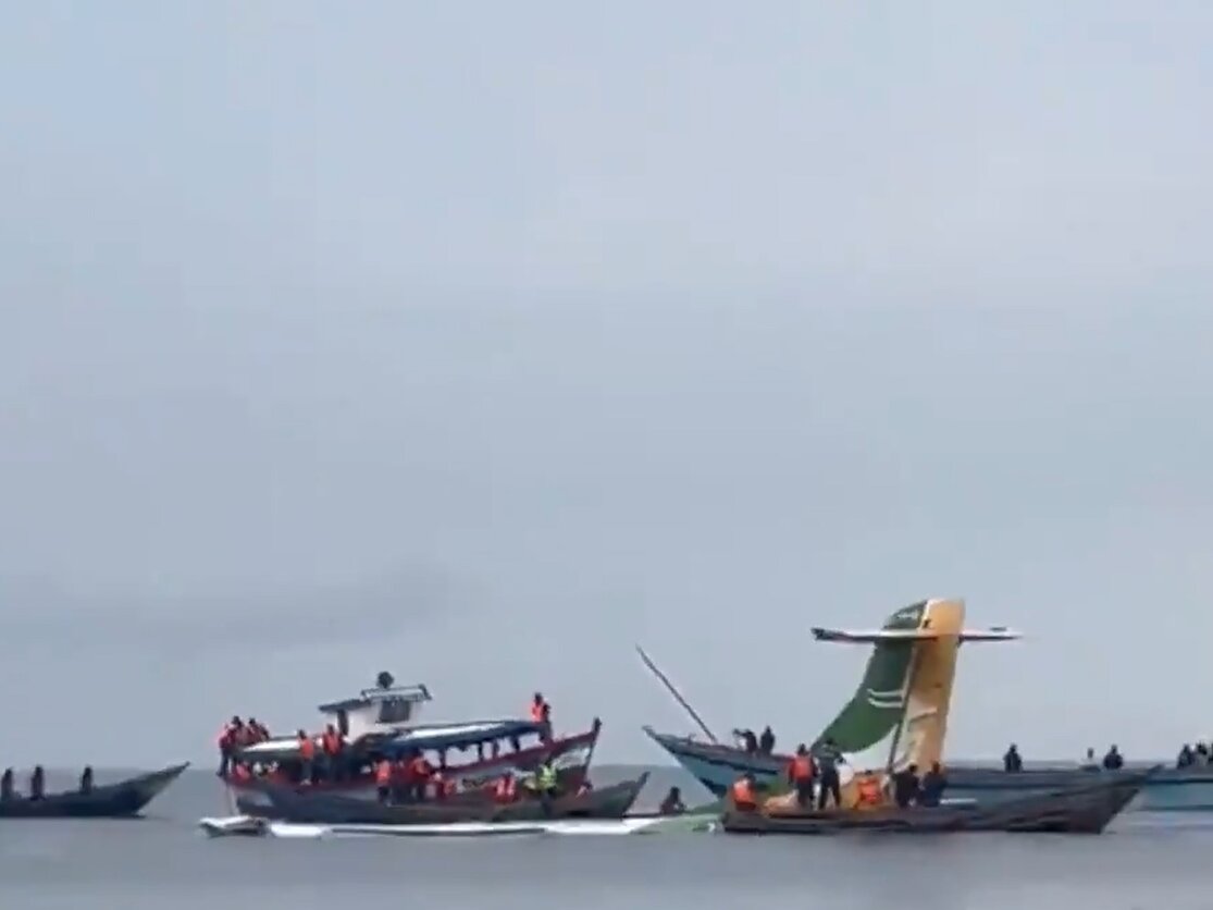 Tanzanijoje keleivinis lėktuvas įkrito į Viktorijos ežerą