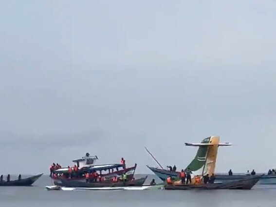 Tanzanijoje keleivinis lėktuvas įkrito į Viktorijos ežerą