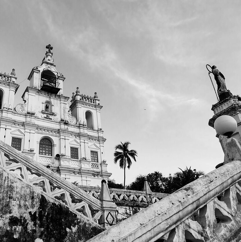 Paraštės. Ar egzistuoja Dievas? Kunigo ir fiziko pokalbis