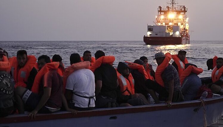 Žinios. Italija kaltinama neteisėtai atsisakanti įsileisti migrantus