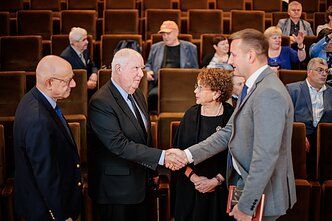 Pasaulio tautų teisuolių apdovanojimai Vyriausybėje