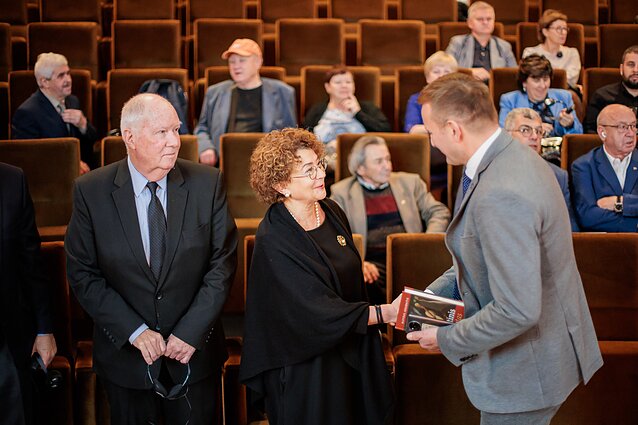 Pasaulio tautų teisuolių apdovanojimai Vyriausybėje