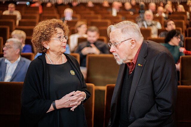 Pasaulio tautų teisuolių apdovanojimai Vyriausybėje