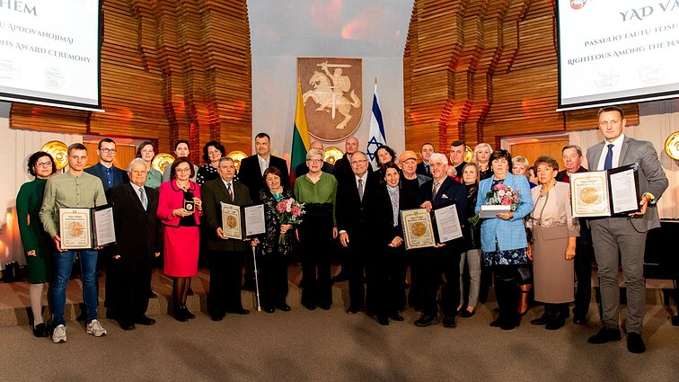 Vyriausybėje apdovanoti Pasaulio tautų teisuoliai – šeimos, per Holokaustą gelbėjusios žydus