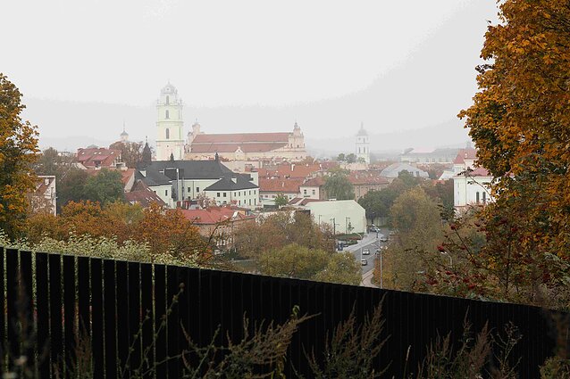 Šv. Jonų bažnyčia miesto panoramoje