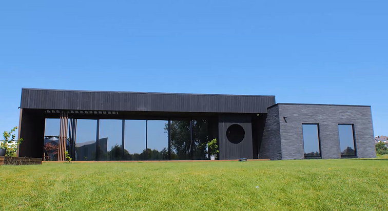 Šiuolaikinis minimalistinės architektūros dvaras: interjerą įkvėpė Rytų estetika