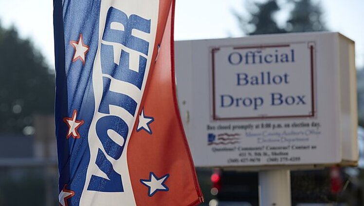 JAV prasidėjo kadencijos vidurio rinkimai: ar rezultatai bus palakūs Trumpui?