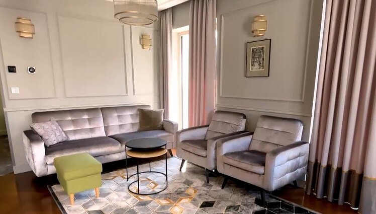 Versalio nuotaika Lietuvoje: istorinį įvaizdį namuose kūrė išskirtiniais sienų apvadais