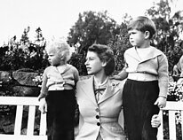 Karolis III, princesė Anne ir karalienė Elžbieta II Karolis III, princesė Anne ir karalienė Elžbieta II