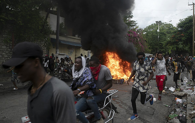 Haitis krečiamas humanitarinės ir politinės krizės: šalies būklė kelia nerimą regionui