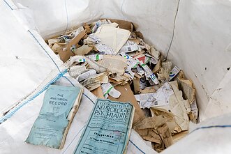 Senovinės LSMU bibliotekos knygos šiukšlyne