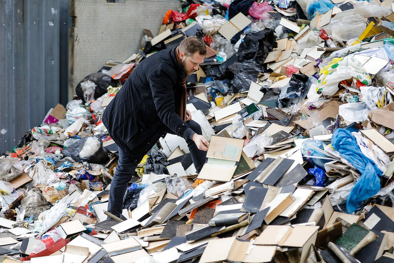 Senovinės LSMU bibliotekos knygos šiukšlyne