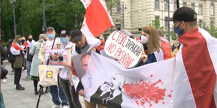 Nuo Lukašenkos režimo Lietuvoje prisiglaudę baltarusiai sako ir čia sulaukiantys Minsko raginimų bendradarbiauti su KGB