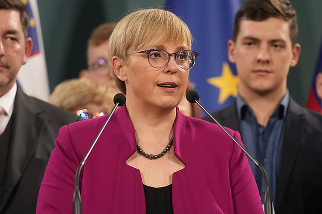 Žinios. Slovėnai sekmadienį pirmąja šalies prezidente moterimi išrinko Natašą Pirc Musar