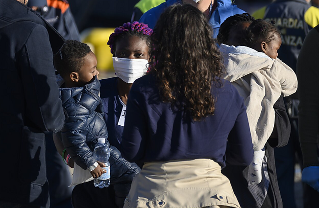 JK ir Prancūzija pasirašė naują susitarimą dėl per Lamanšo sąsiaurį atvykstančių neteisėtų migrantų