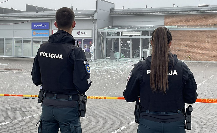 Panorama. Kazlų rūdoje plėšikai susprogdino bankomatą, bet grobio panaudoti nepavyks (su vert. į gestų k.)