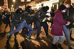 Протесты в России против войны с Украиной Протесты в России против войны с Украиной