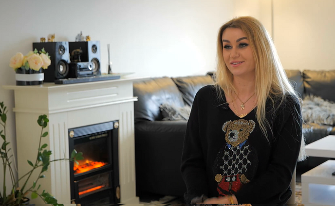 Nuo nemalonių patirčių dirbant bare iki asistavimo senelių namuose: Danijoje gyvenanti Aistė sako dabar jaučias laiminga