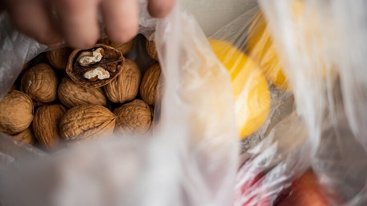 Panorama. Nemokamų skaidrių plastiko maišelių prekybos vietose nuo kitų metų liepos nebeliks (su vert. į gestų k.)