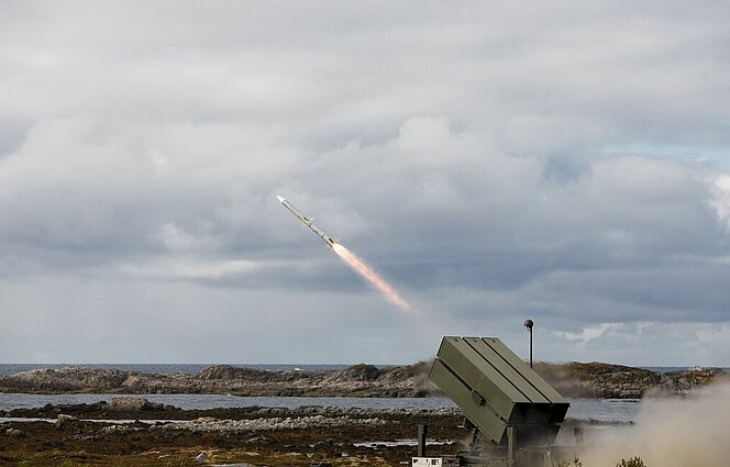 Ar Lietuva apsigintų nuo pasiklydusios raketos? Anot karybos eksperto, silpniausia vieta – pasienis su Baltarusija