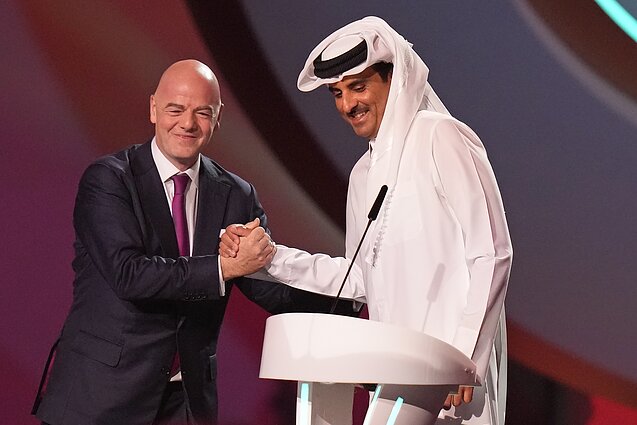 FIFA prezidentas Gianni Infantino ir Kataro emyras Tamimas bin Hamadas al Tanis