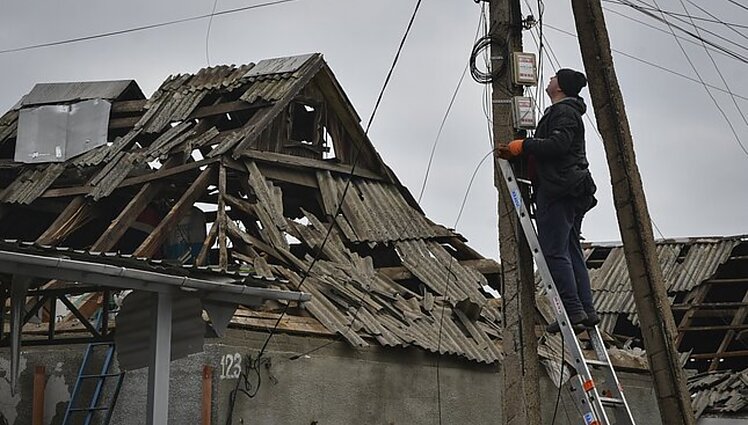 Žinios. Sugriautame Mariupolyje – nerimas dėl žiemos: čia pasilikę gyvena be karšto vandens ir šildymo