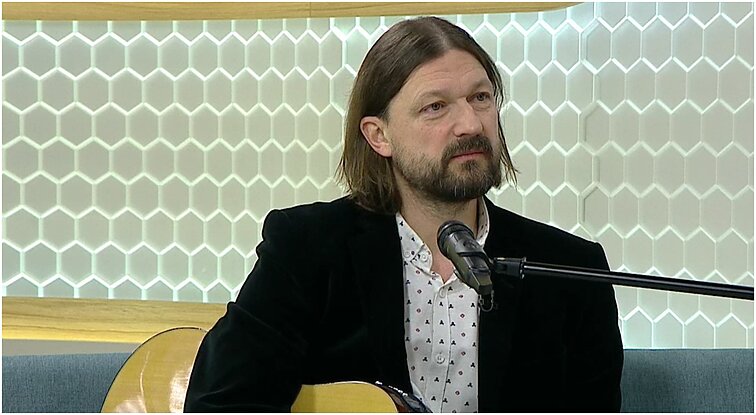 Rašytojas, bardas Mindaugas Valiukas – apie pažintį su žmona, kūrybą bei prasmingą dovaną sutuoktinei