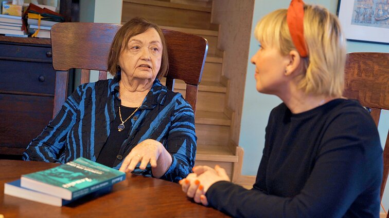 Kelias. Gyvenimas kaip knyga: literatūros profesorė Violeta Kelertas su tėvyne atsisveikino žvejo laive būdama dvejų metų