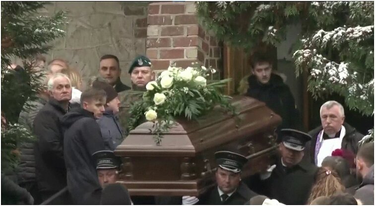 Panorama. Lenkijoje valstybinėmis laidotuvėmis pagerbtas vienas iš dviejų nuo raketos žuvusių vyrų (su vertimu į gestų k.)